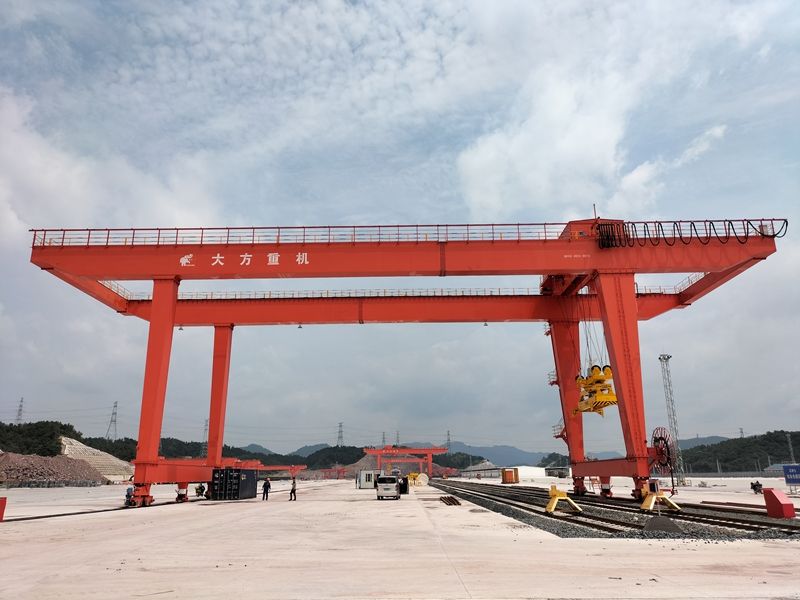 集裝箱門式起重機(jī)